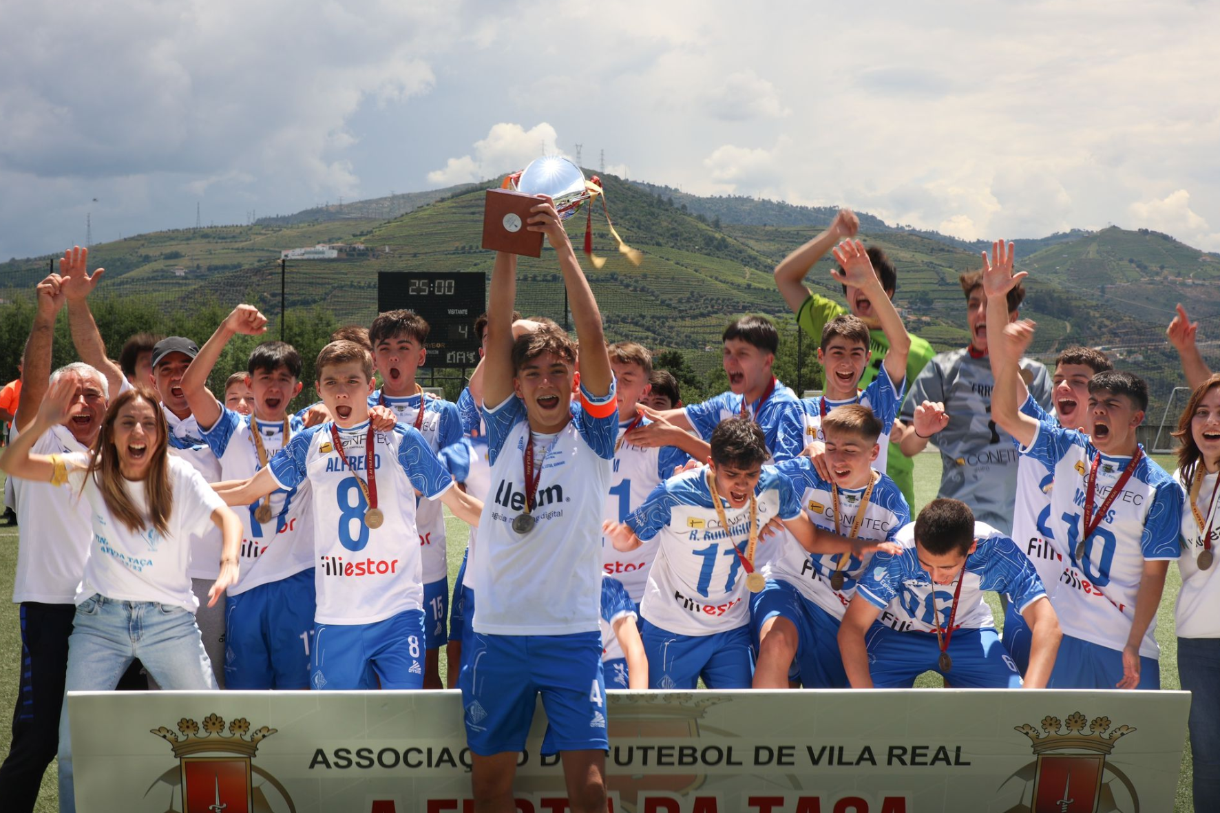 A. Alves Roçadas Vencedor da Taça Distrital de Futebol de Juniores B 